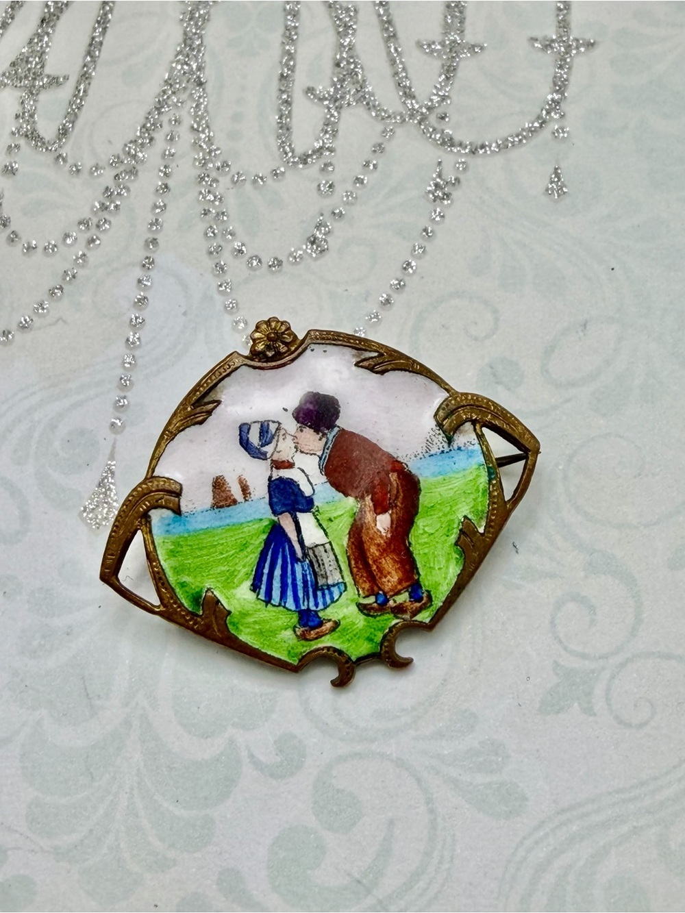 Vintage Enamel Dutch Kissers brooch #cz316